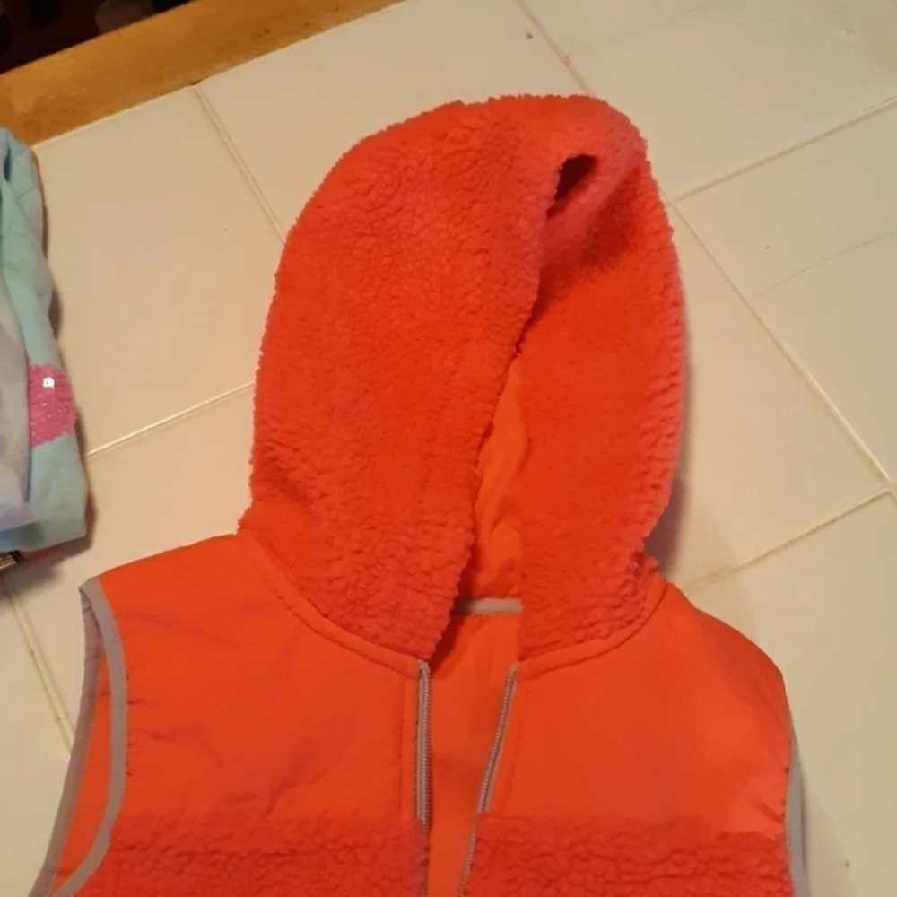 Old Navy sz 10/12 fuzzy thick vest